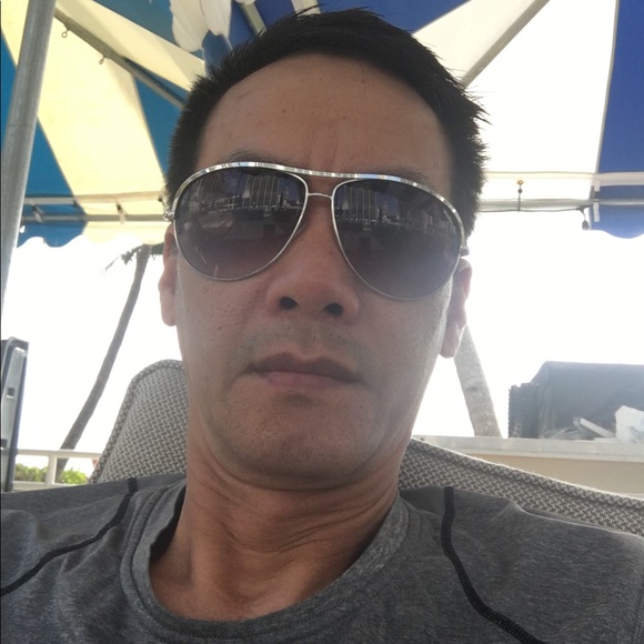 Poshmark profile picture for @quockhanh